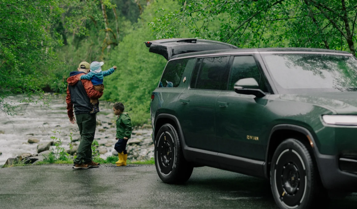 Rivian R1S official